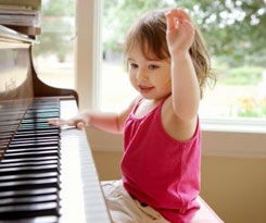 女子因携带不便没办法炫耀后悔让女儿学钢琴