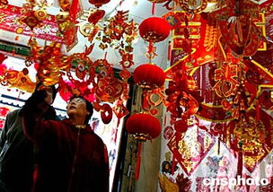 春节前夕如意吊钱红遍北京街头 