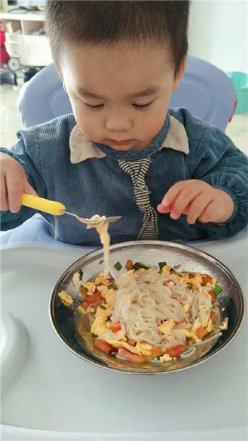 孩子从小要养成这几个进食习惯,父母要帮忙