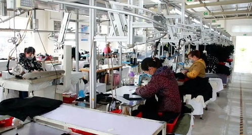昨天,30名新员工在南漳天王服装厂上岗