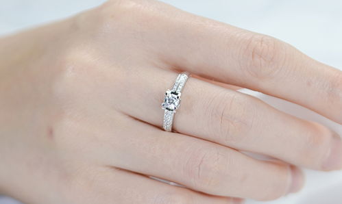 女人中指戴戒指是什么意思 婚后钻戒可以带中指吗