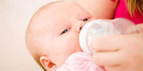6月以内婴幼儿不应喂水 孩子喂水5大误区盘点