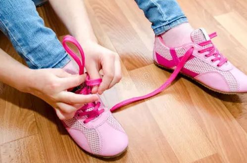 给孩子买鞋为什么不能 节俭 3个阶段选鞋很重要,宝妈要重视