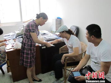 浙江金华开通地震捐款通道 盲人歌手捐两天卖艺收入 