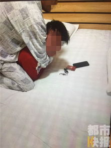 早上一睁眼床头站个人 住户翻身制服可疑男子