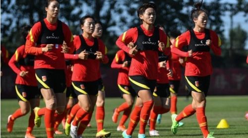 中国女足需快速制胜，兼顾刚柔力量以捕捉胜机
