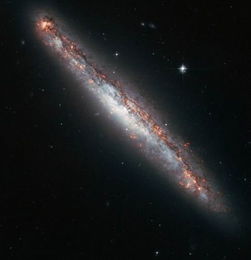 哈勃望远镜拍摄的NGC 5775星系 