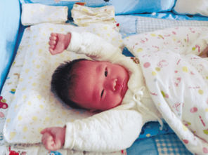 刚出生的婴儿可以枕米吗,刚刚出生的婴儿可以睡米枕头吗