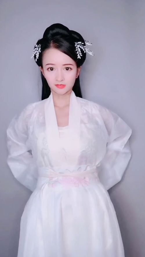 汉服一片式吊带穿法(汉服吊带怎么叠)