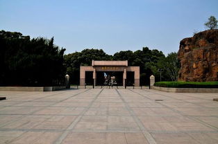 上海红色故地寻访之九 龙华烈士陵园,碑座上熟悉的名字惊心动魄 