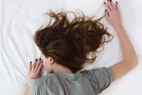 心理测试 你睡觉时头发是怎么放的 测你内心最渴望什么