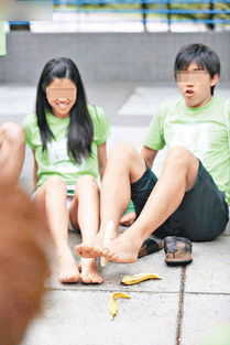 香港一高校迎新被批恶俗 男生舔女生大腿 