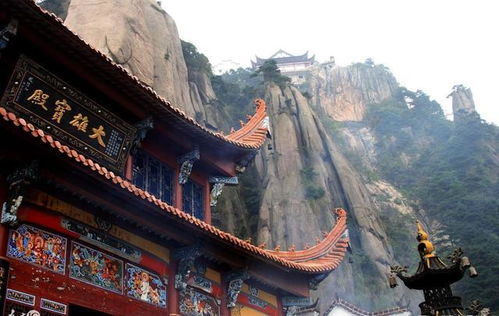 建于1306米山顶寺院,传说是地藏王菩萨修行处,修建时间至今成谜
