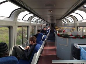 看完美国火车的卧铺车厢,再看看中国的火车内景,差距一目了然