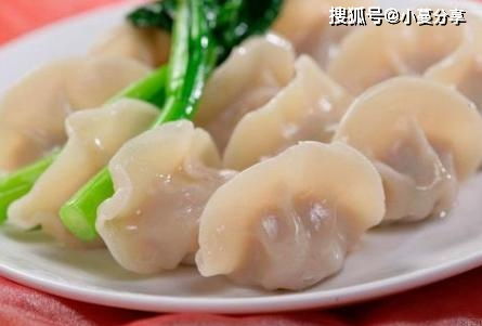 煮速冻水饺,水开下锅是大忌 大厨告诉你这3点,饺子不开裂不破皮