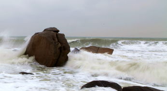 阴天去看海浪 手持拍摄