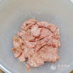 大米黄猪肉丸的做法 