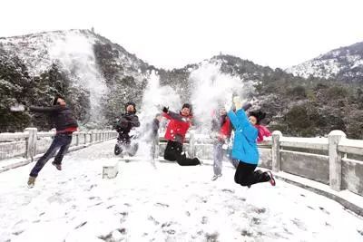 暖 朋友圈都在晒雪景,而我们要晒的是这个团队 文末有视频 