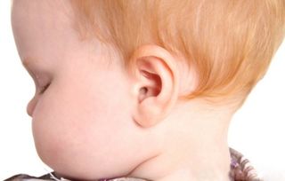 小孩耳朵痛 小孩耳朵里面痛是怎么回事