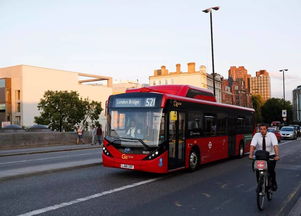 中国制造 公交车行不行 连欧洲老司机都夸 非常好 呢