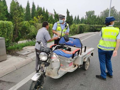 八旬老人高速骑电三轮要去北京 聊城高速交警制止确保安全