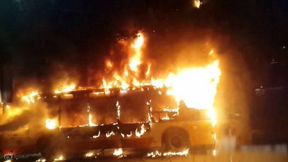 广州一辆公交爆炸起火 