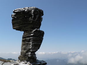 梵净山旅游风景区介绍(梵净山的旅游景点介绍资料作文)