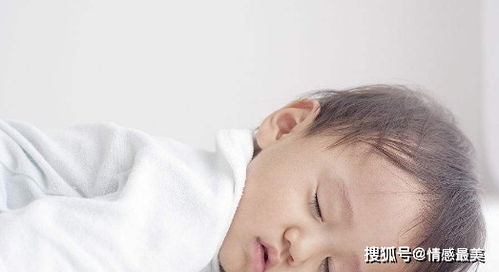 宝宝睡觉时有这几个 小动作 ,可能是不舒服的表现,宝妈要注意