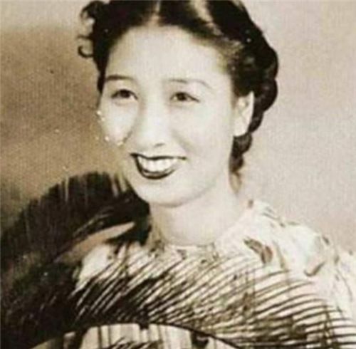 军统女特务潜伏陕西,为掩护身份嫁深山单身老汉,30年生8个孩子