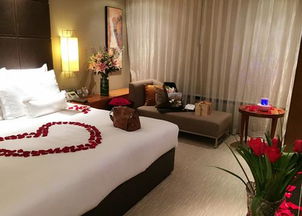 怎么在酒店房间布置成浪漫的生日现场 