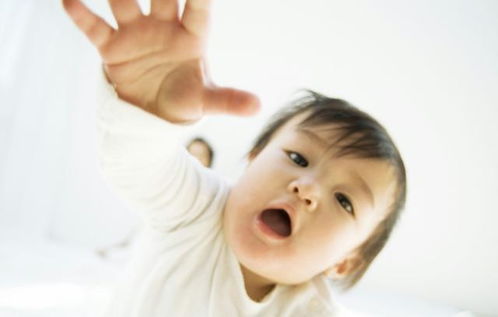 宝宝大笑是脑瘫的表现吗 家长还要注意宝宝的这些表现