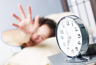 晚上睡不好容易得老年痴呆 医生 这3个习惯伤身,坚持早睡早起