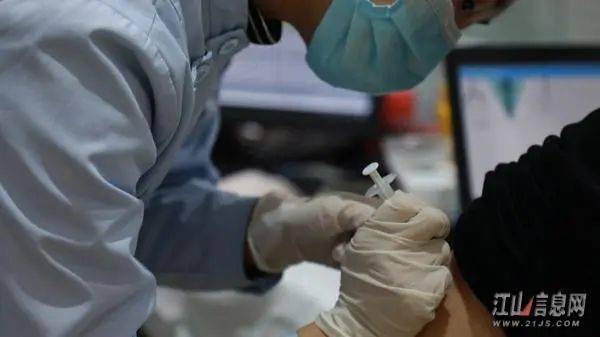 衢州首个 江山市新冠疫苗方舱接种点日接种能力3000剂次以上 