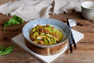 牛肉末炒西芹的做法 菜谱 豆果美食 