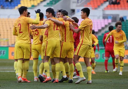 中国U15男足迎战U15东亚杯，中村雅昭担任主教练，合影全家福