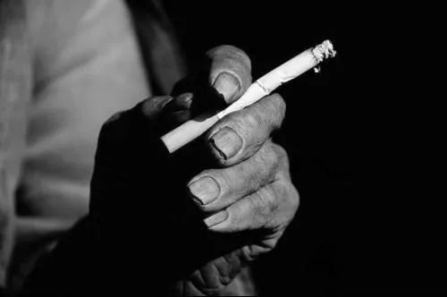 吸一口烟等于吸69种致癌物,戒烟成功的人,想和你分享4个小方法