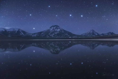 智利火山上空和下方的北斗七星