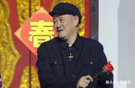 赵本山徒弟车祸当场去世,漂亮妻子和儿子相依为命,乐观面对生活