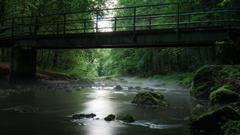 峡水如丝细，水峡什么意思