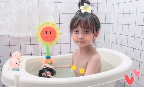 娃洗澡时的不同表现,暗示不同性格,若是第三种,多半是个小学霸