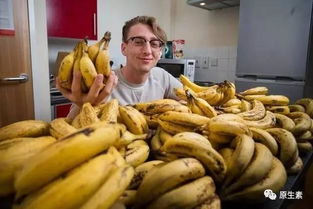 他只吃纯素和生的食物,每周吃掉150根香蕉,结果.