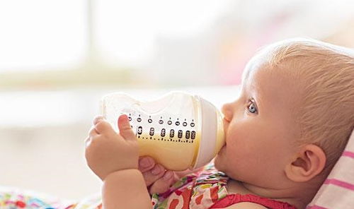 孩子喝牛奶到几岁合适(小孩子喝牛奶到几岁)