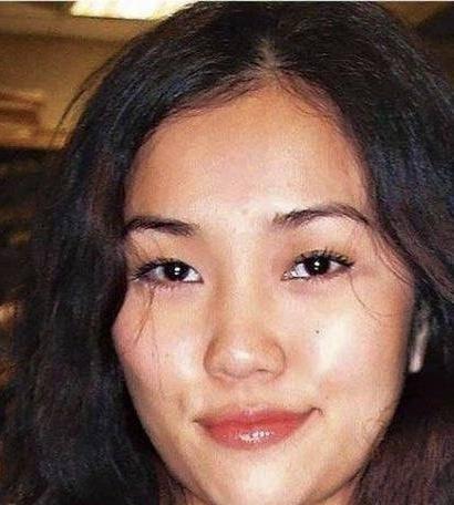 43岁粤语天后晒美照,锁骨迷人获激赞,曾被网友攻击整容 丑女