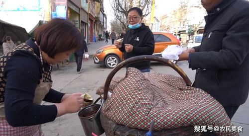 陕西夫妻路边卖包子,40年没挪地方也不开店,1.5元1个直言不赚钱