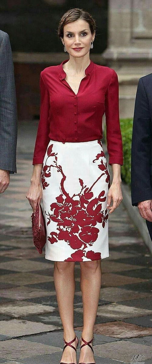 西班牙王后简直太厉害了 白衬衫搭红裙子真优雅,而且十分吸睛