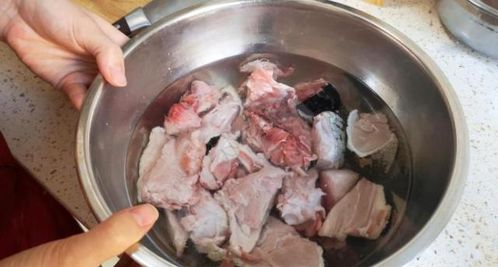 养殖的鳄鱼肉怎么做好吃,厨娘教你做道红烧鳄鱼肉,又香又解馋