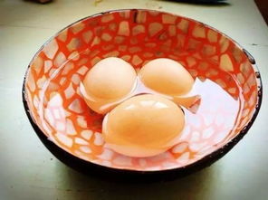 水煮蛋和水冲蛋的区别(水煮蛋和水冲蛋的区别图片)