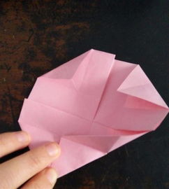 怎么用纸折玫瑰纸盒 简单漂亮纸盒子折纸方法