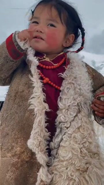 可爱的藏族小女孩 