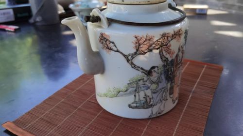 古代的茶壶比现在的有韵味多了,看了这样的老茶具后我想喝茶了 
